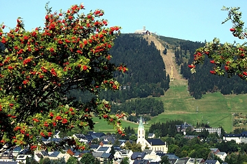 Blick auf Oberwiesenthal und den Fichtelberg